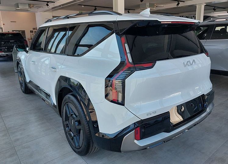 Zunanja slika - KIA EV9 - 99.8 kWh GT-Line Launch 141.5 kW  192KM - 6