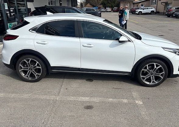 Zunanja slika - KIA XCeed - 1.5 T-GDi EX Way ISG. M T 118 kW - 3