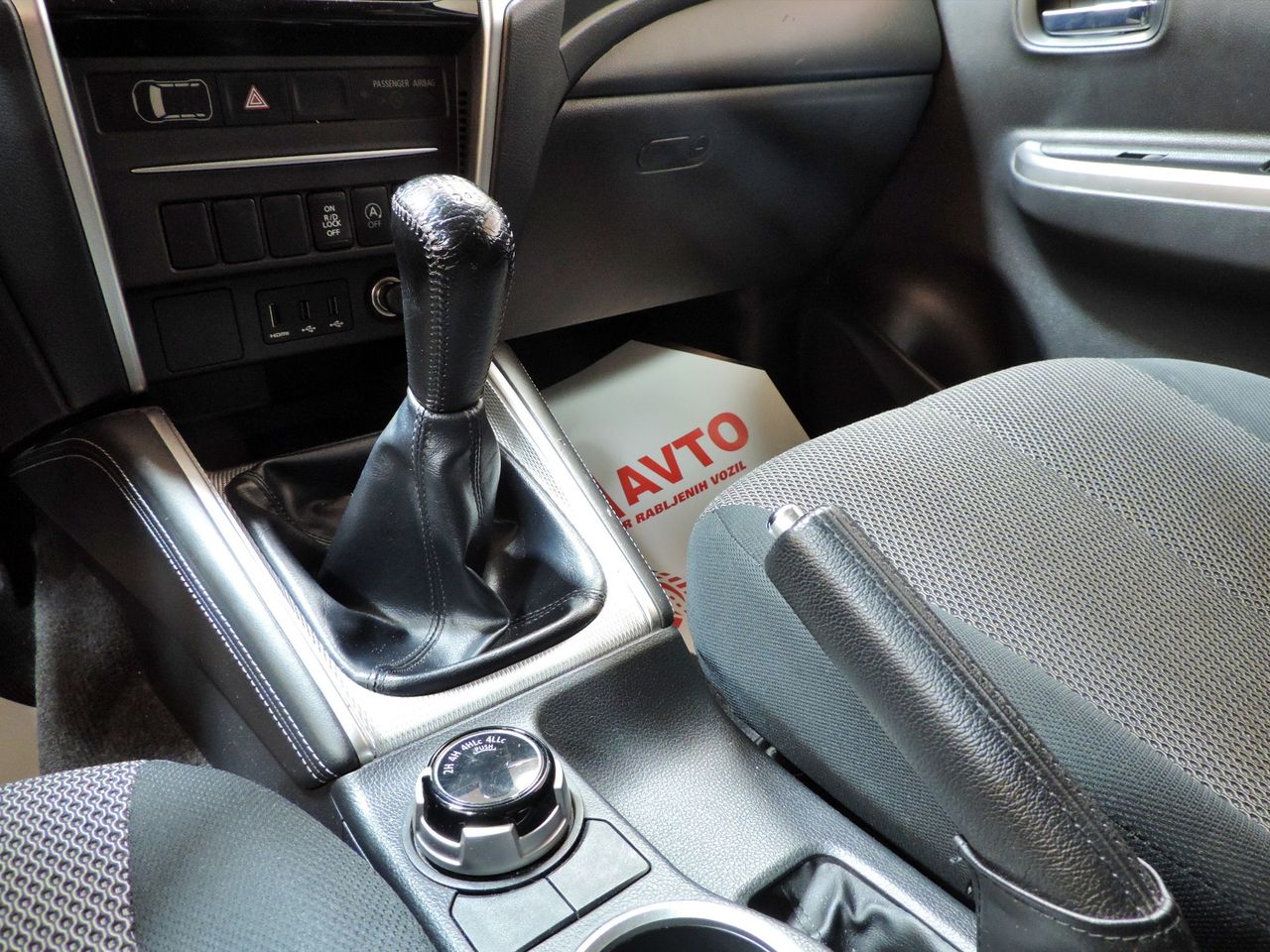 Zunanja slika - Mitsubishi L 200 - L200 Club Cab 4WD 2,2 DI-D Invite - 18