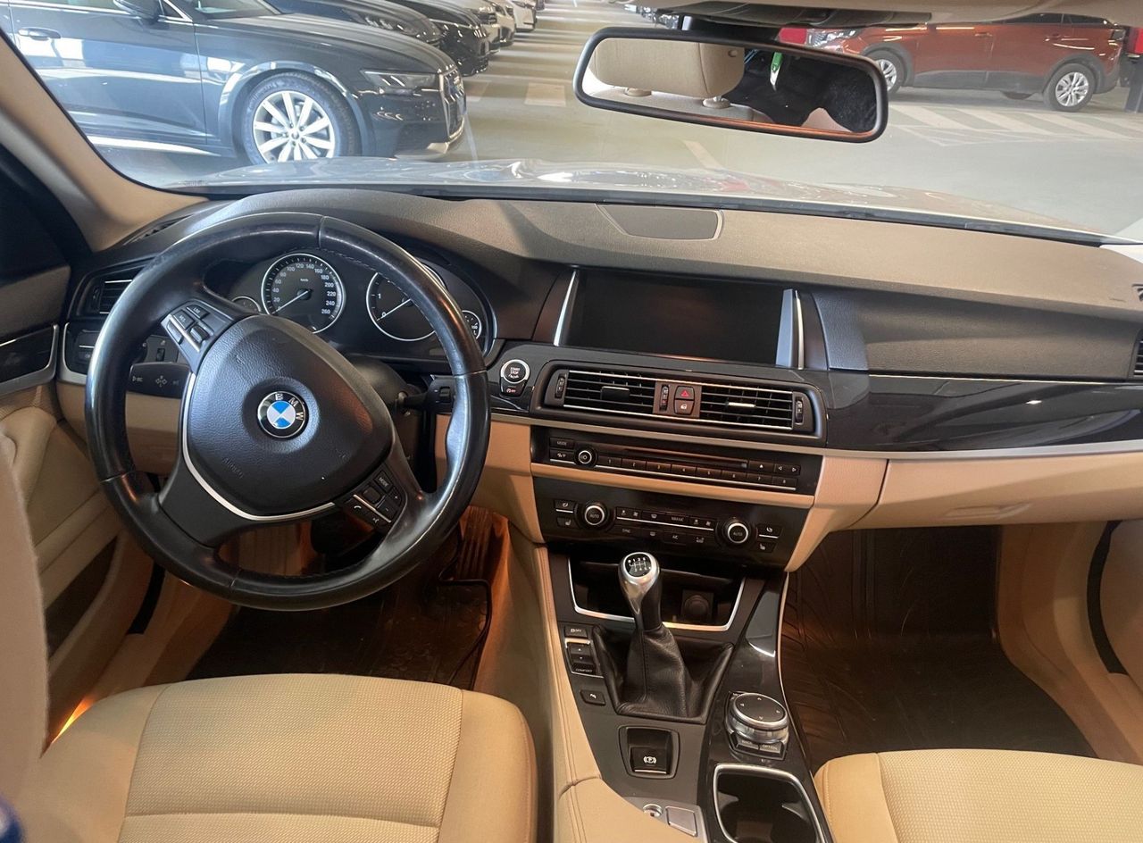 Zunanja slika - BMW Serija 5 - Touring: 520d touring XSENON.NAVI.2XPDC.PANORAMA.TEMPOMA - 5