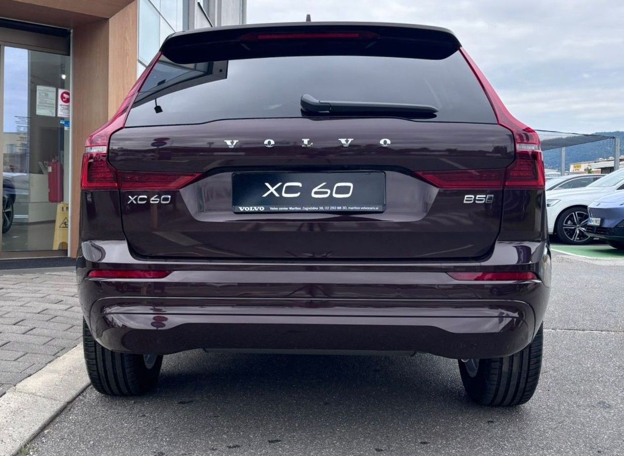 Zunanja slika - Volvo XC60 - B5P  Core AT AWD 3 leta garancije + 3 servisi - 5