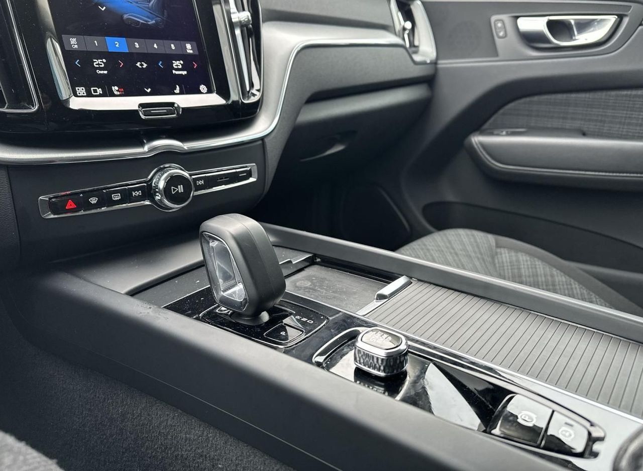 Zunanja slika - Volvo XC60 - B4D Core Avt. LED-KAMERA-KEYLESS - 15