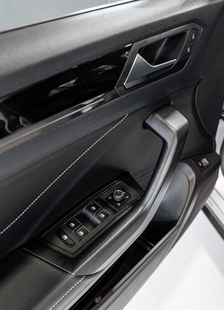 Zunanja slika - VW T-Roc - R LINE-VIRTUAL-RADAR-KEYLESS-MEMORY-NAVI-LED-LANE - 17