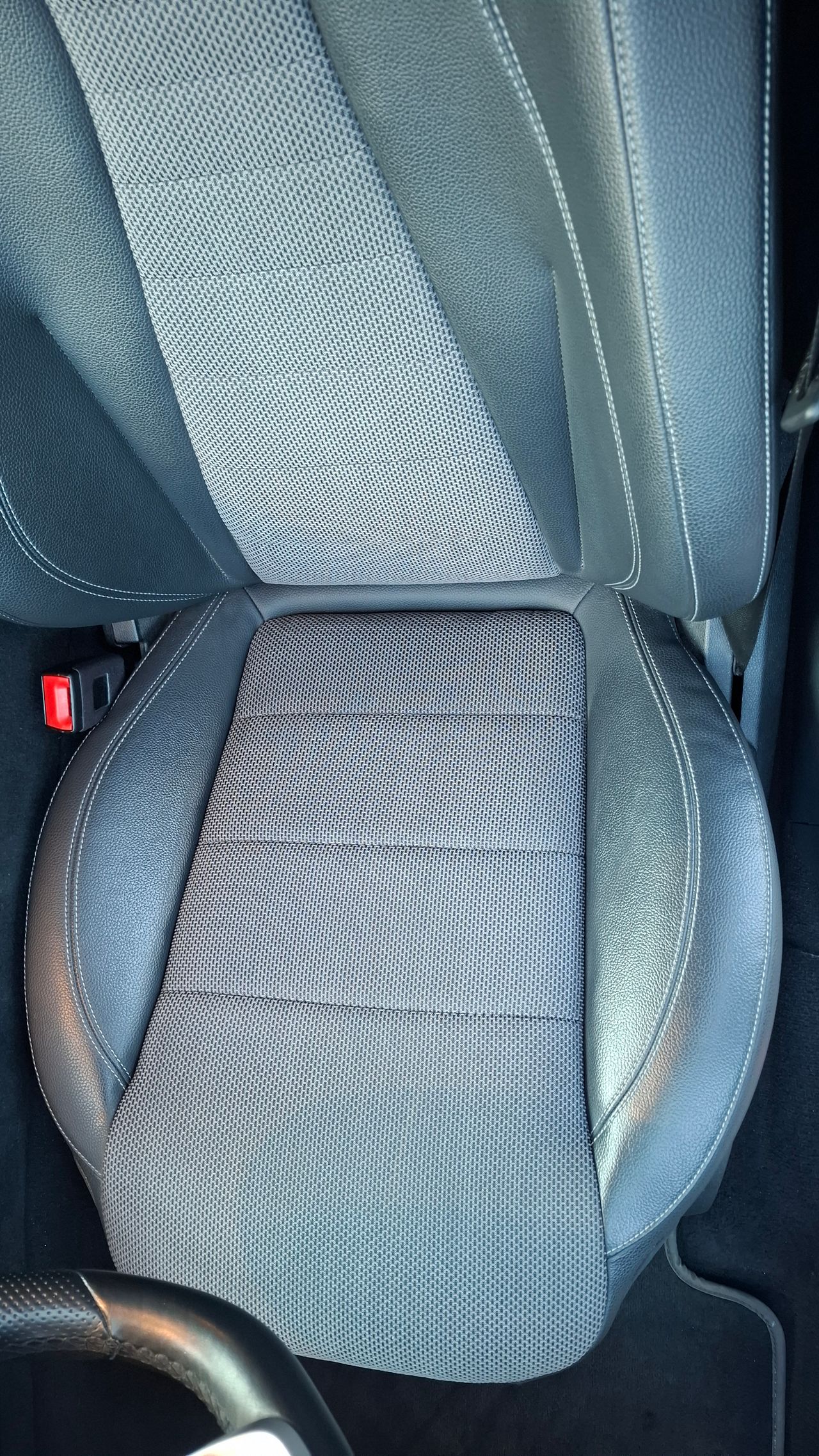 Notranja slika - Mercedes-Benz E-Razred - E 220 d T AMG Line Avt. - 7