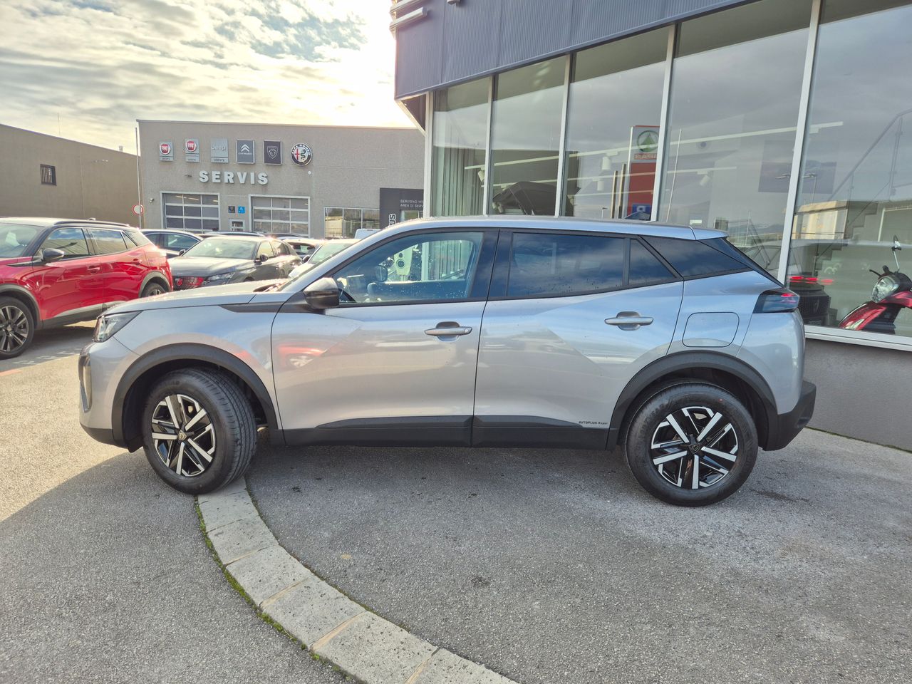 Zunanja slika - Peugeot 2008 - Active Pack HIBRID 110 - NA ZALOGI - 2