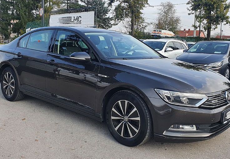 Zunanja slika - VW Passat - 1.6 TDI 120ks °NAVIGACIJA° °2x PDC° °TEMPOMAT° - 4