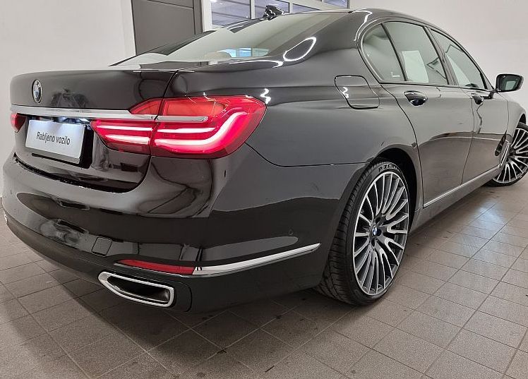 Zunanja slika - BMW Serija 7 - : 750d xDrive HUD ACC Pano Harman Kardon - 4