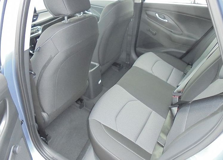 Zunanja slika - Hyundai i30 Wagon - 1.5 MPI 96 STYLE°16ALU˘Winter°RAC°rg° ZALOGA ° - 11