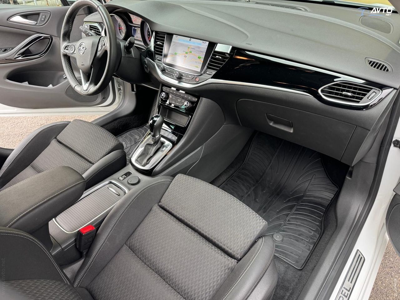 Notranja slika - Opel Astra - 1,4 Turbo Innovation Start/Stop Avt. - 11