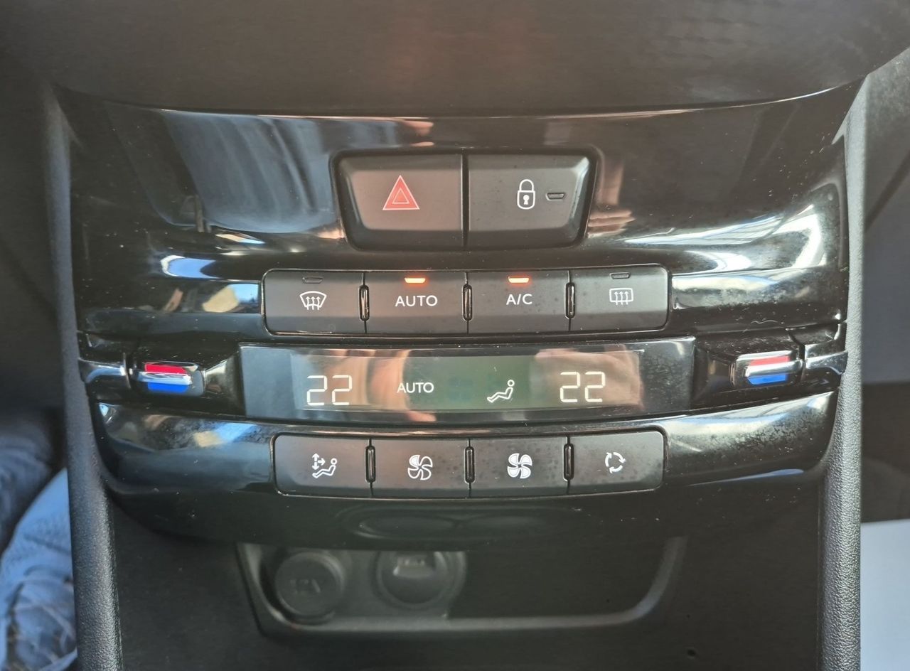 Zunanja slika - Peugeot 2008 - ACTIVE 1.2 82PS M5-SLO-2.LAST-PDC-AC-REDNI SERVISI - 18