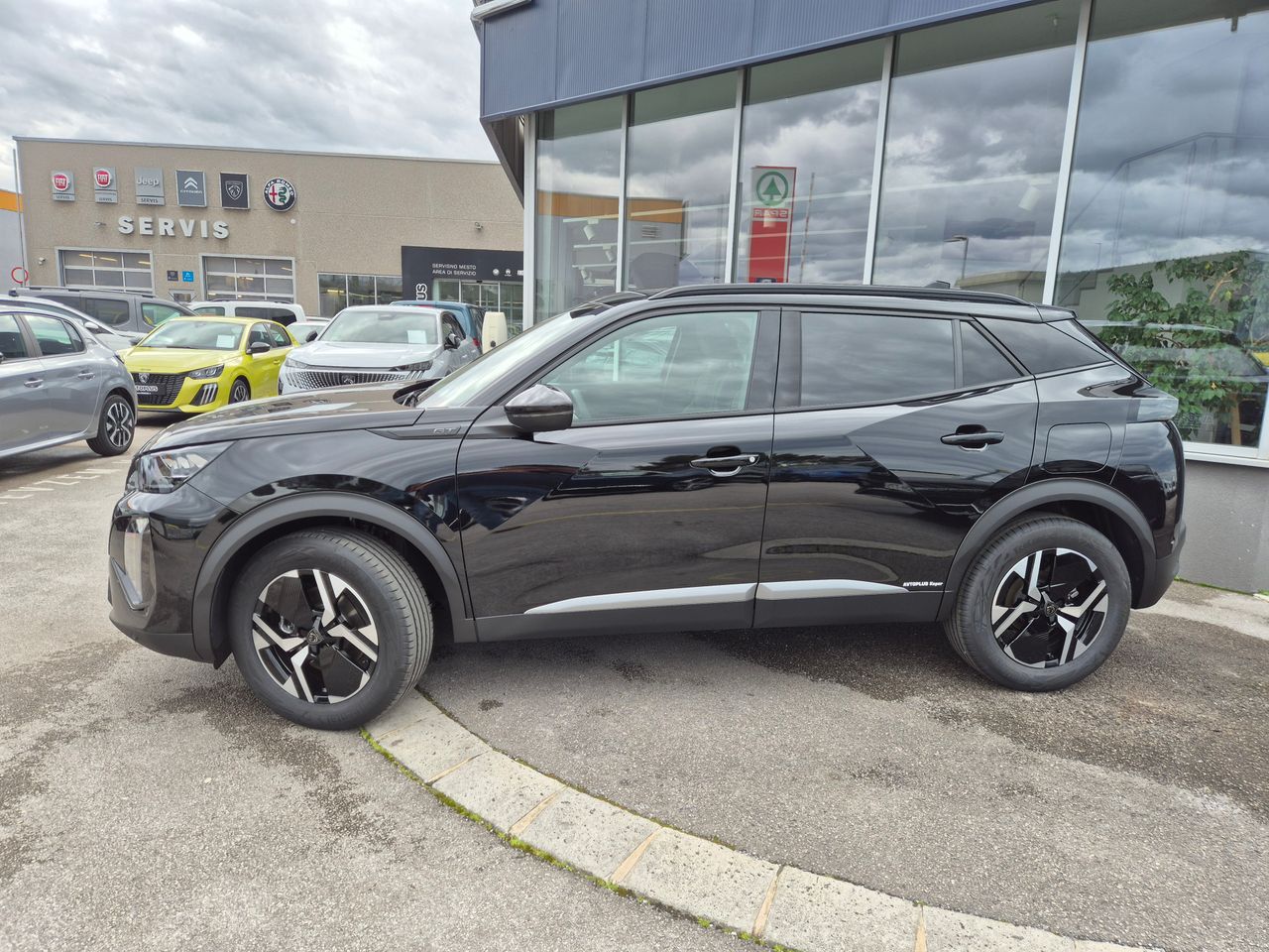 Zunanja slika - Peugeot 2008 - GT HIBRID 145 - 12