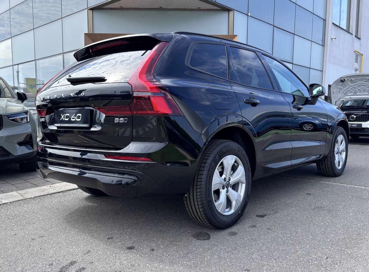 Zunanja slika - Volvo XC60 - B5P  Core AT AWD 3 leta garancije + 3 servisi - 4