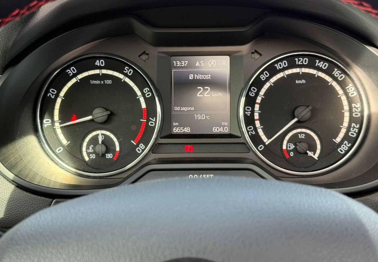 Zunanja slika - Škoda Octavia - 2.0TSI RS DSG 162 kW Panorama BiXenon Navi 71000km - 9