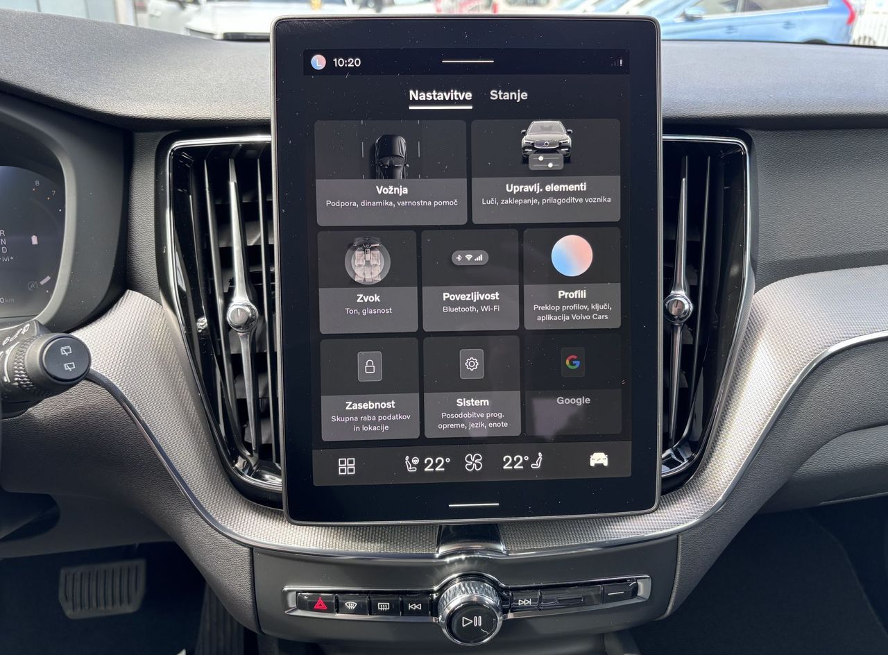 Zunanja slika - Volvo XC60 - B5P  Core AT AWD 3 leta garancije + 3 servisi - 17