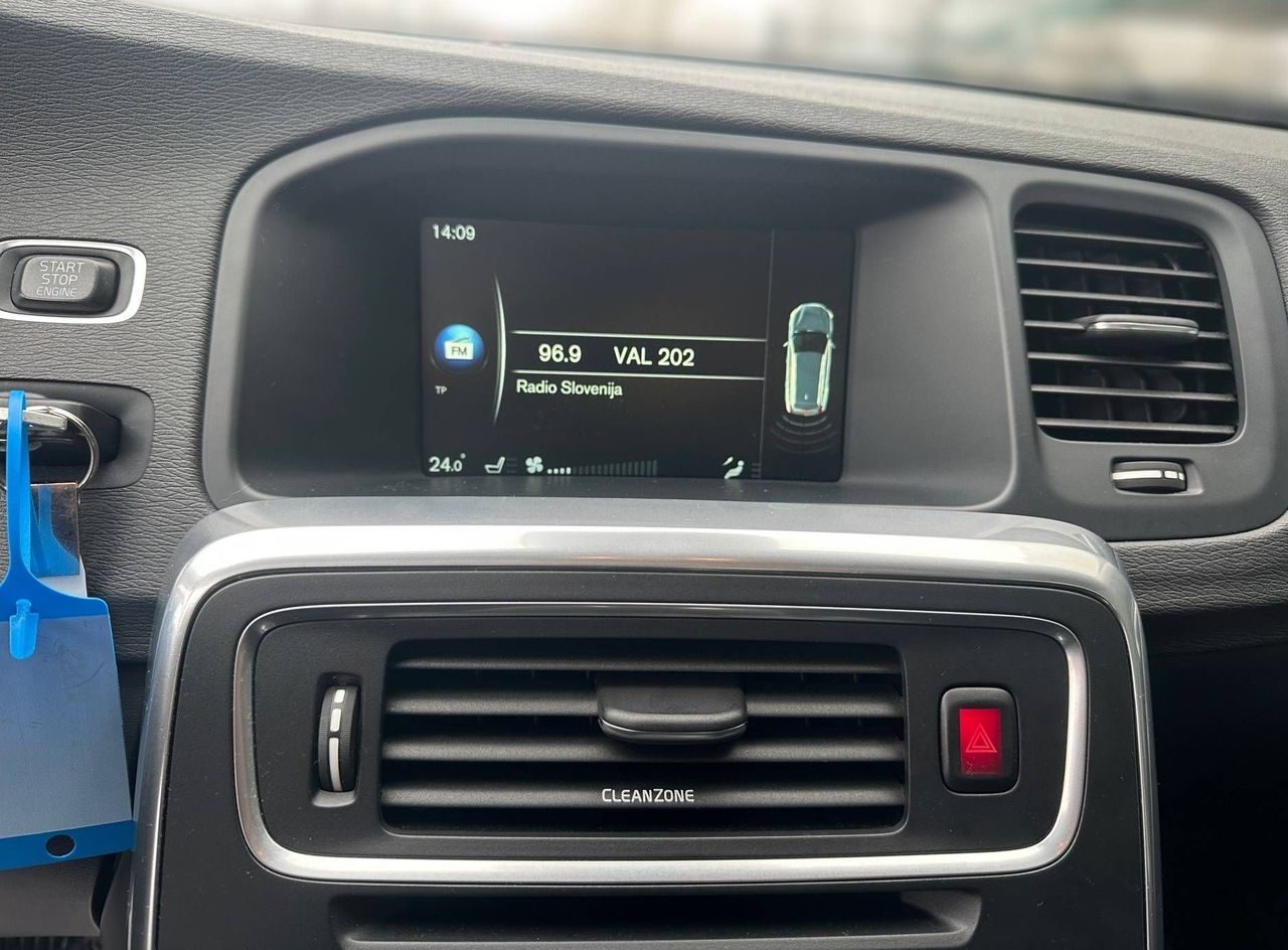 Zunanja slika - Volvo V60 Cross Country - D3 Cross Country 2.0 TD AUT. LED NAVI TEMP PDC - 16