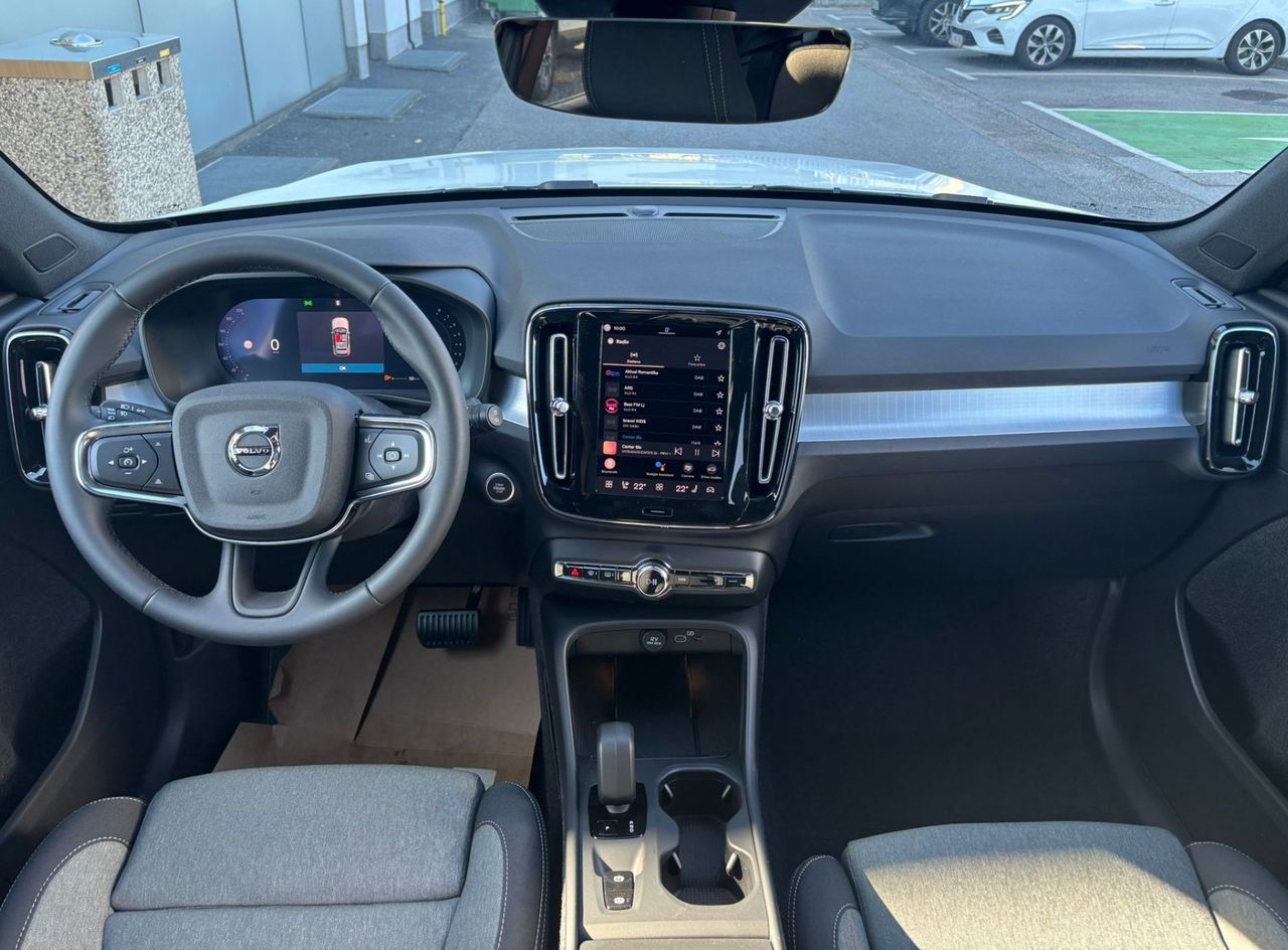 Zunanja slika - Volvo XC40 - B3  P  163hp Core 3 leta garancije + 3 servisi - 9