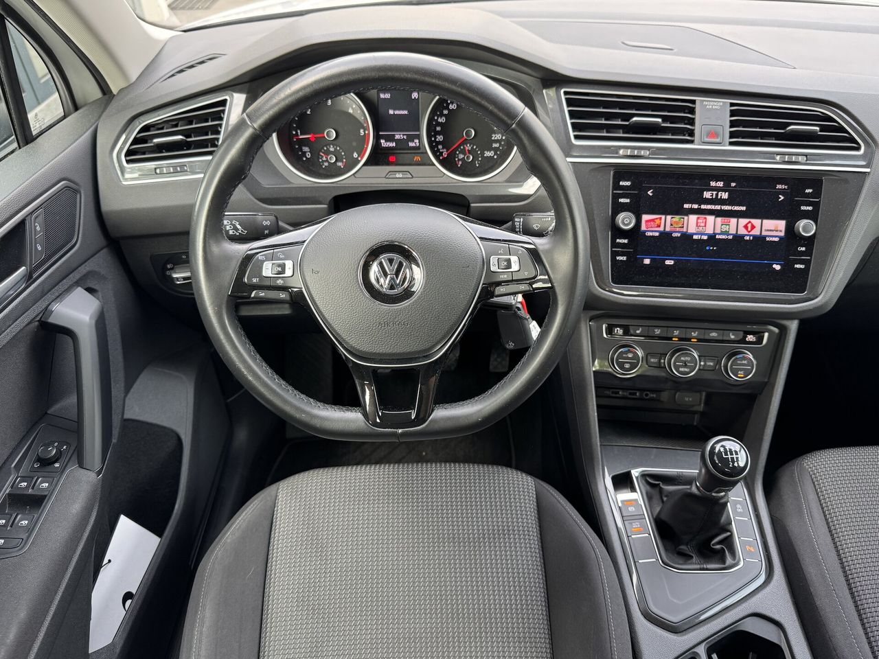 Zunanja slika - VW Tiguan - 2.0 TDI BMT ComfortlineED 115KM OPR. VELIKI SERVIS - 14