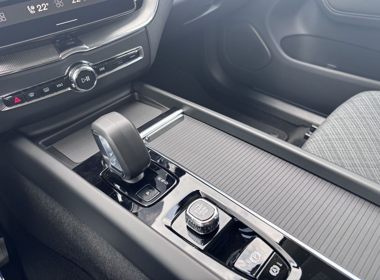 Zunanja slika - Volvo XC60 - B5P  Core AT AWD 3 leta garancije + 3 servisi - 12