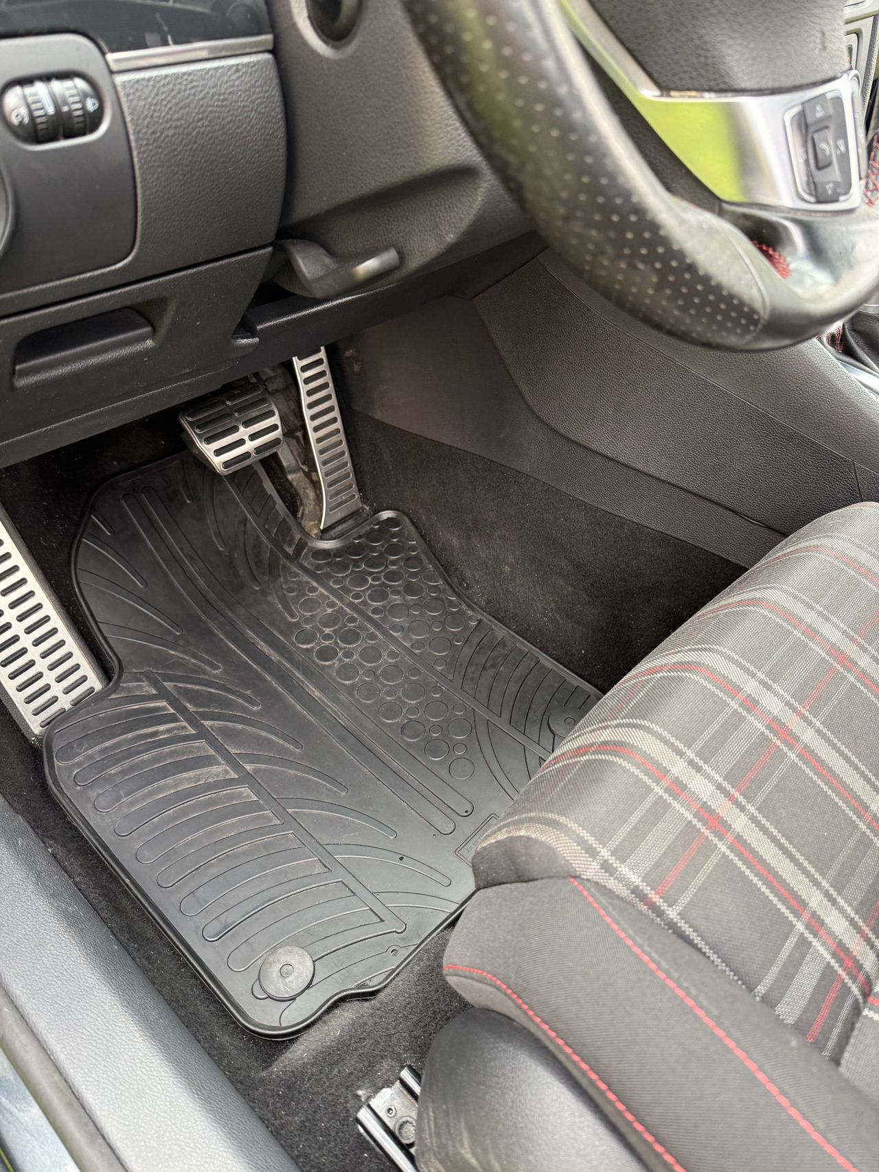 Notranja slika - VW Golf - 2,0 TSI GTI DSG - 12