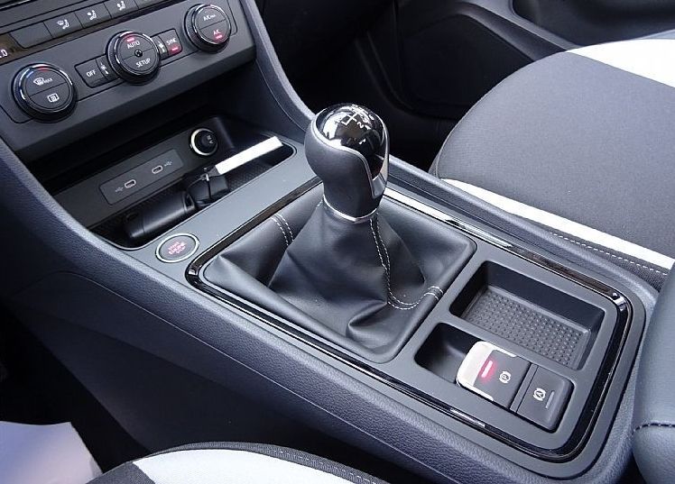 Zunanja slika - Seat Ateca - 1.0 TSI 85 KW HOLA -NA ZALOGI - - 17