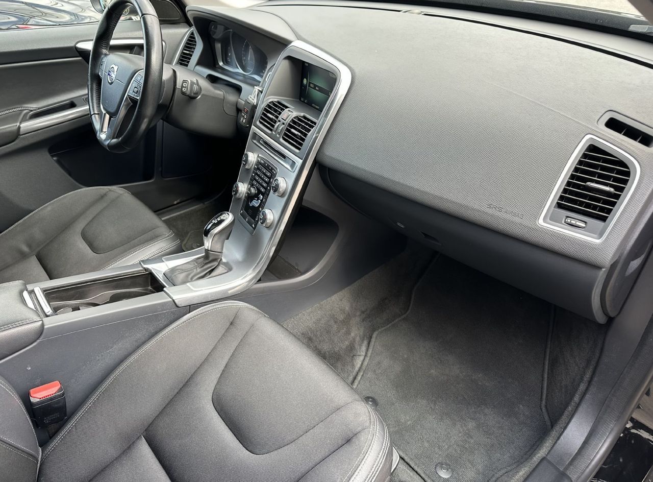 Zunanja slika - Volvo XC60 - D4 A AWD  Momentum-PANORAMA+GRET.SEDEŽEV-BIXENON - 8