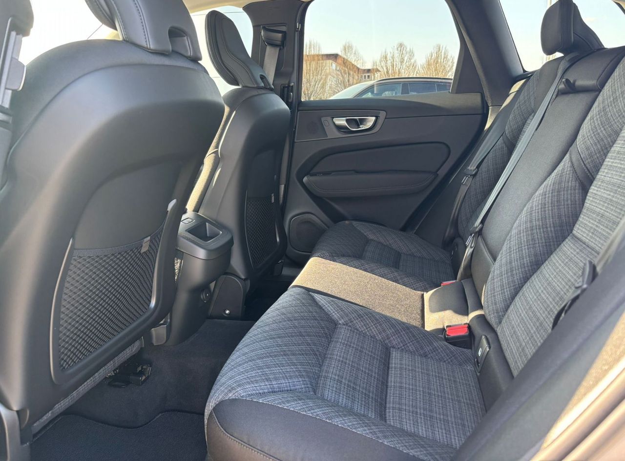 Zunanja slika - Volvo XC60 - B5 AWD Mild hybrid Petrol - 8