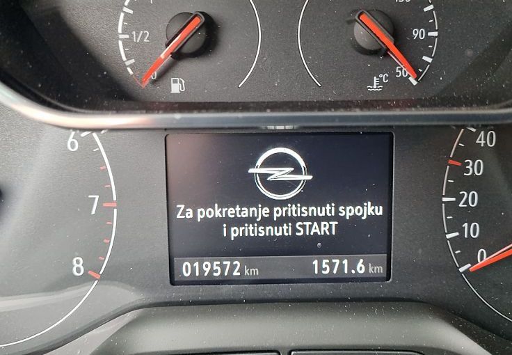 Zunanja slika - Opel Crossland - 1.2 T EDITION 19572 KM.1.LASTNIK. SERVISNA - 10
