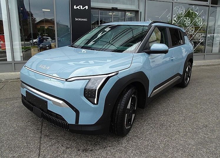 Zunanja slika - KIA EV3 - 58.3 kWh baterija. 150 kW  204 KM  Sky NA ZALOGI - 1