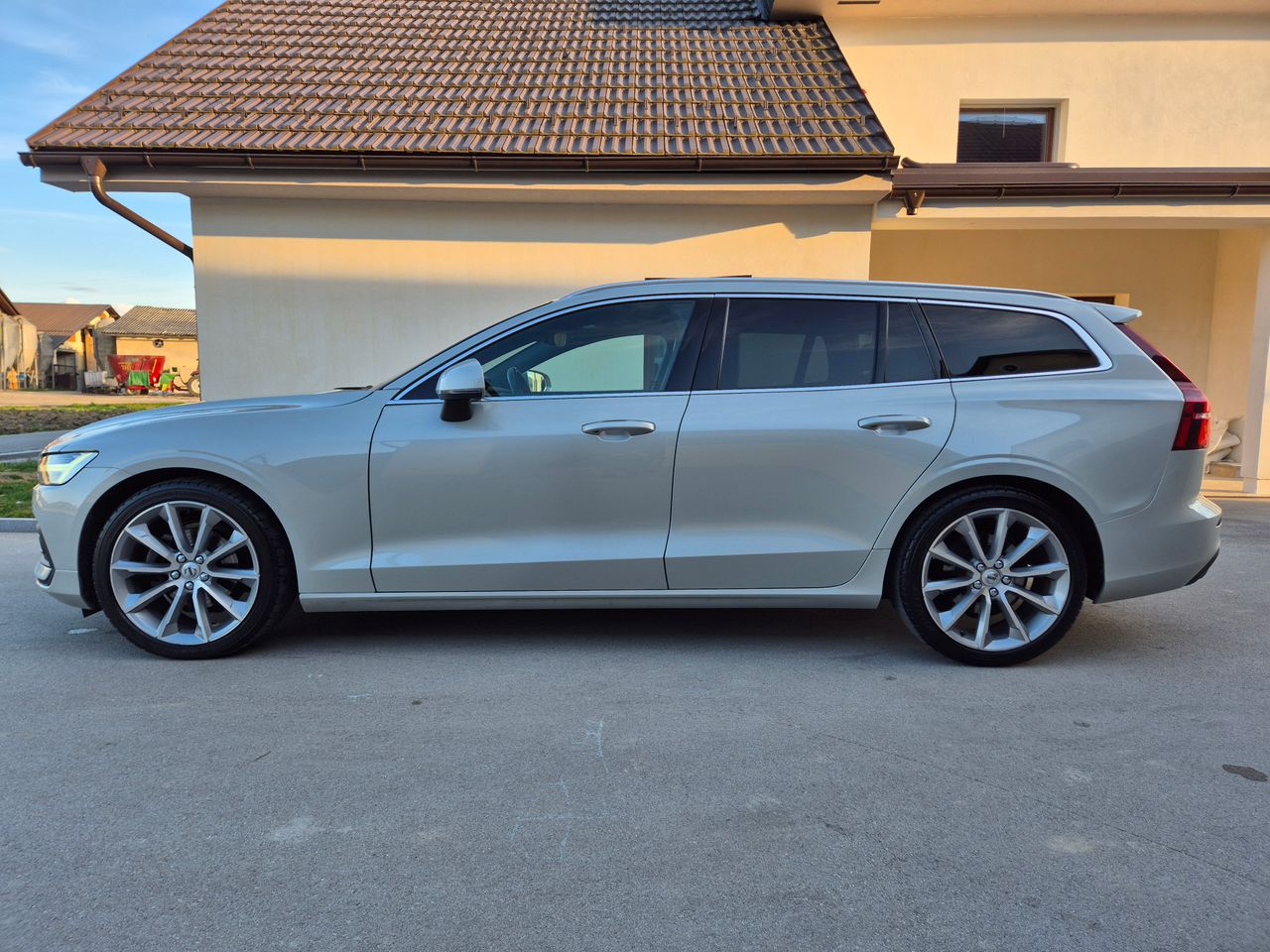 Zunanja slika - Volvo V60 - D4 Momentum Avt. - 3