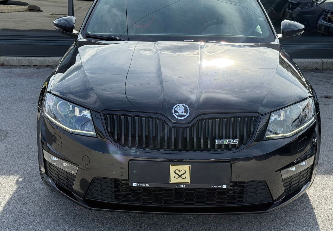Zunanja slika - Škoda Octavia - 2.0TSI RS DSG 162 kW Panorama BiXenon Navi 71000km - 3