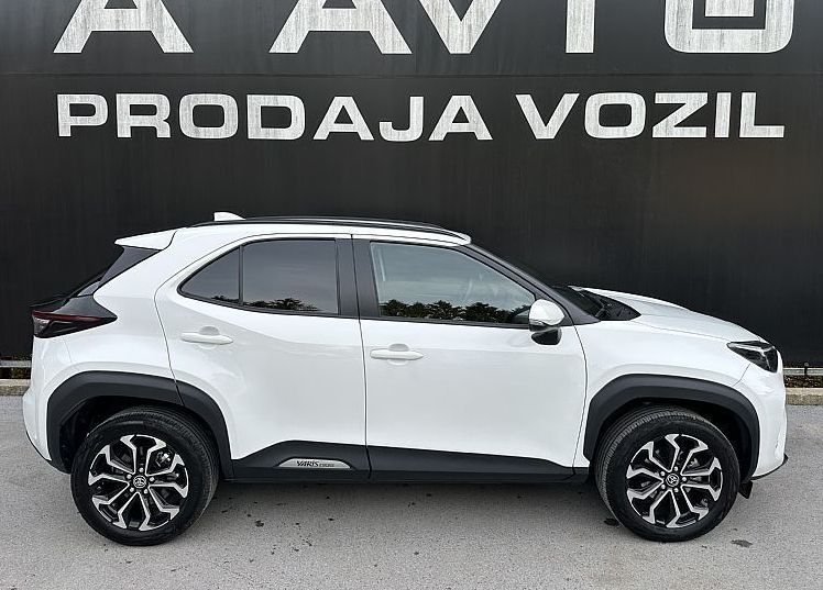 Zunanja slika - Toyota Yaris Cross - 1.5 VVT-i hibrid Sport-NAVI-KAMERA-LED-FULL ASSIS - 3