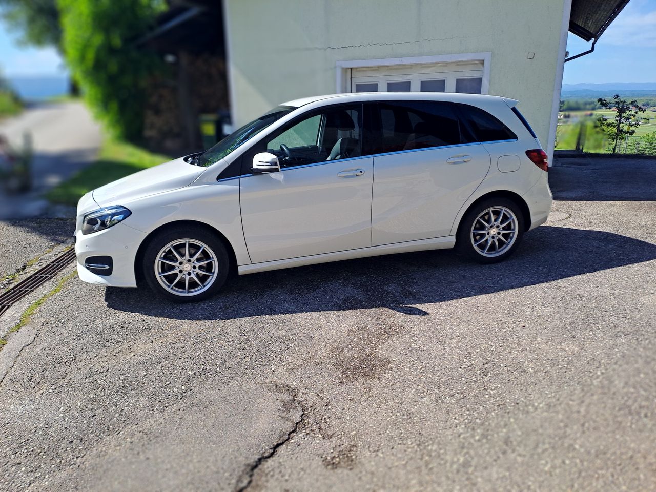 Zunanja slika - Mercedes-Benz B-Razred - B200D 4 MATIC URBAN - 3