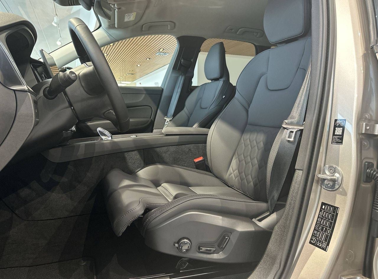 Zunanja slika - Volvo XC60 - B5  P  AWD Plus Dark... - 6