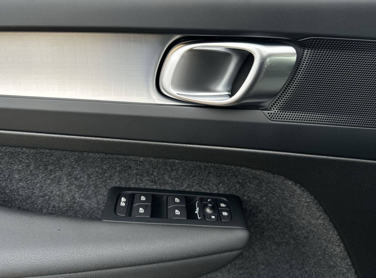 Zunanja slika - Volvo XC40 - B3 P Core AT DCT... - 10