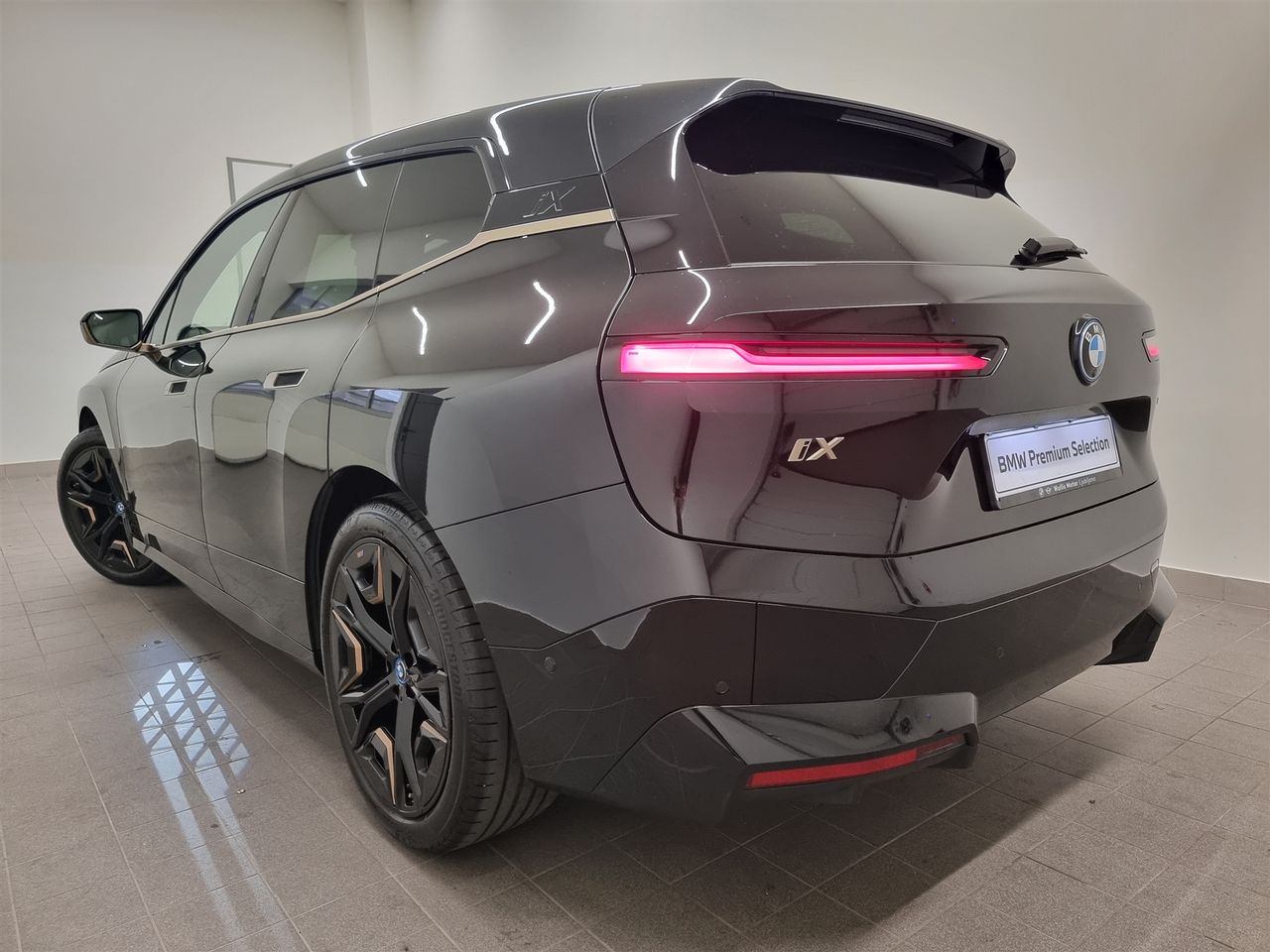 Zunanja slika - BMW iX - xDrive40 - 8