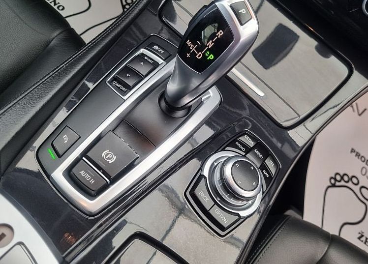 Zunanja slika - BMW Serija 5 - Touring: 525d-AVT-MODIFICIRAN-NAVI-KAMERA-USNJE-XENON-KR - 26