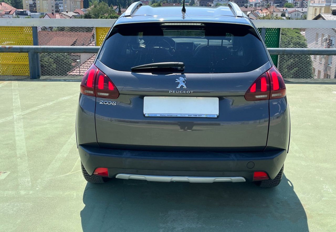 Zunanja slika - Peugeot 2008 - 1.2 PureTech 130Allure XEN.NAVI.PDC SAMO 69.000KM - 5