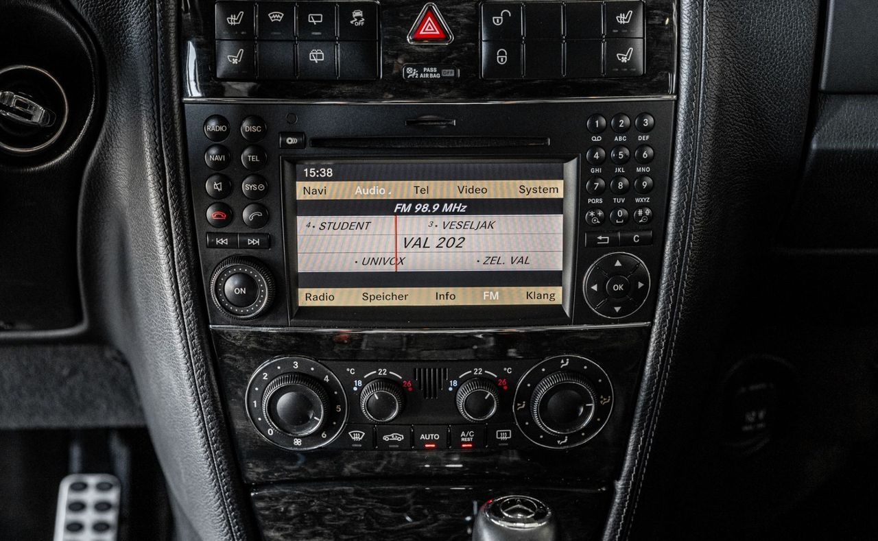 Zunanja slika - Mercedes-Benz G-Razred - G350D-PANO-USNJE-NAVI-HLAJ.SED-TEMPOMAT-20C - 19