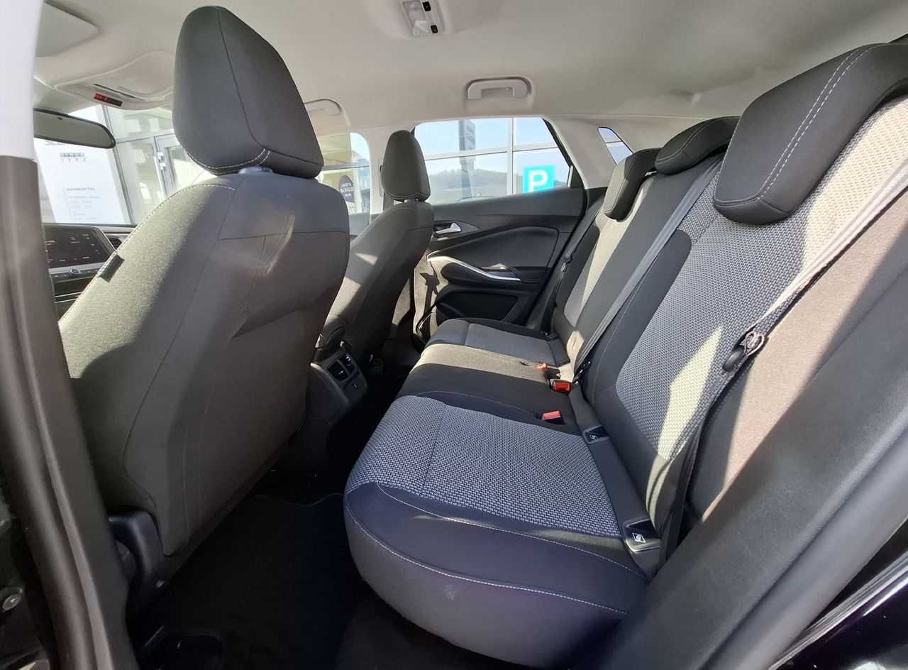 Zunanja slika - Opel Grandland - 1.2 TURBO 96KW - LEPO OHRANJEN - POTRJENA SERVISNA - 9