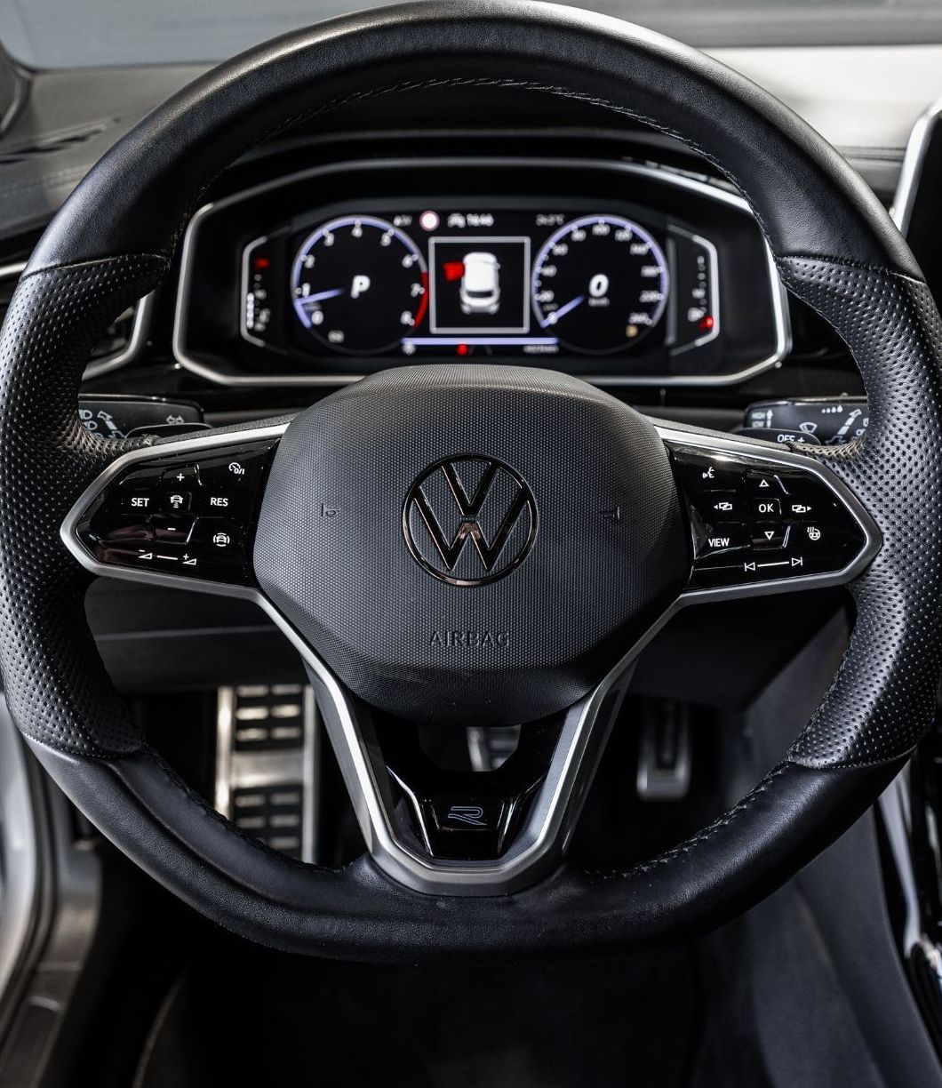 Zunanja slika - VW T-Roc - R LINE-VIRTUAL-RADAR-KEYLESS-MEMORY-NAVI-LED-LANE - 14