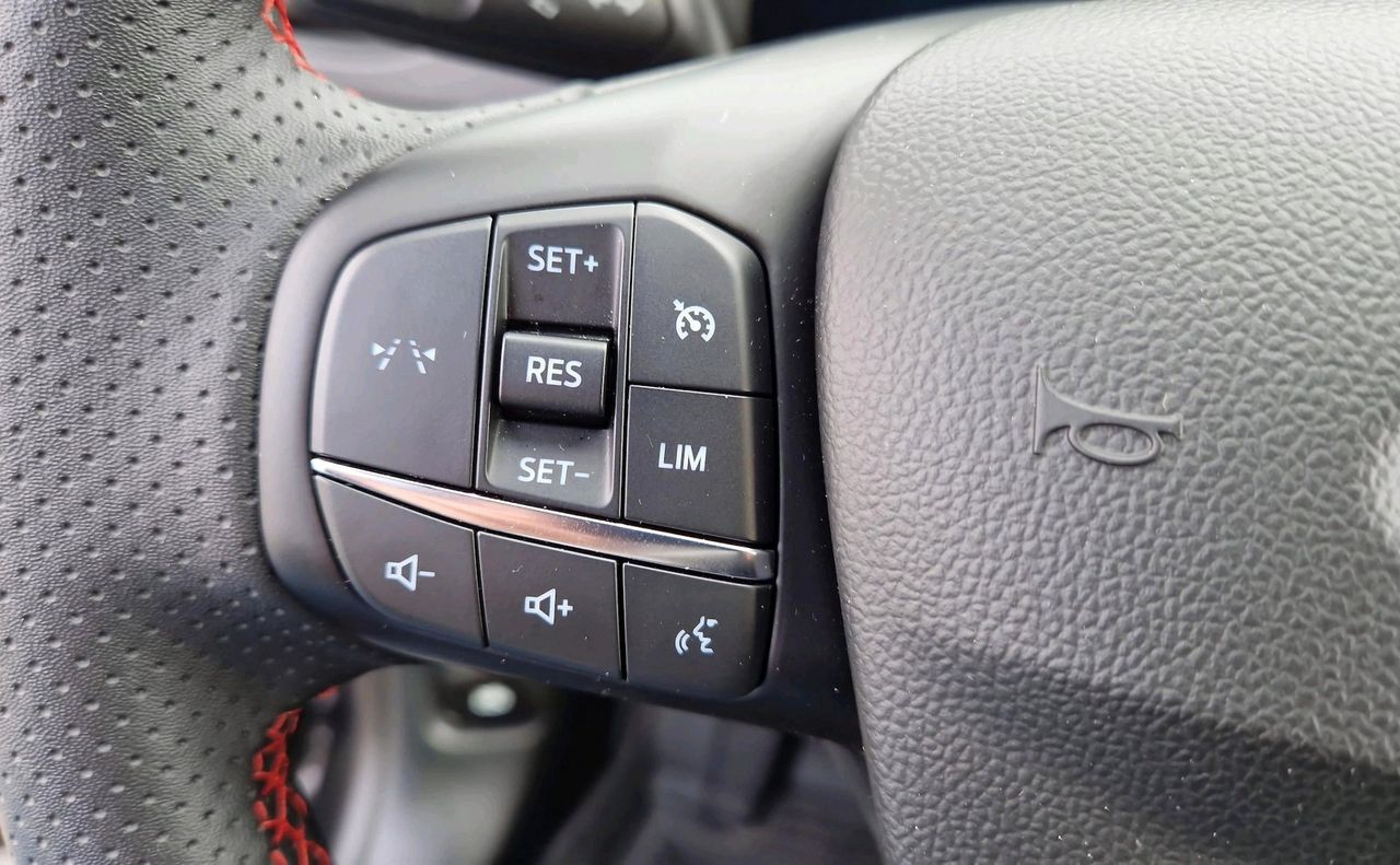 Notranja slika - Ford Kuga - ST-LINE 1.5 EcoBoost 137kW A8-SLO-NAVI-ZIM.PAK. - 18