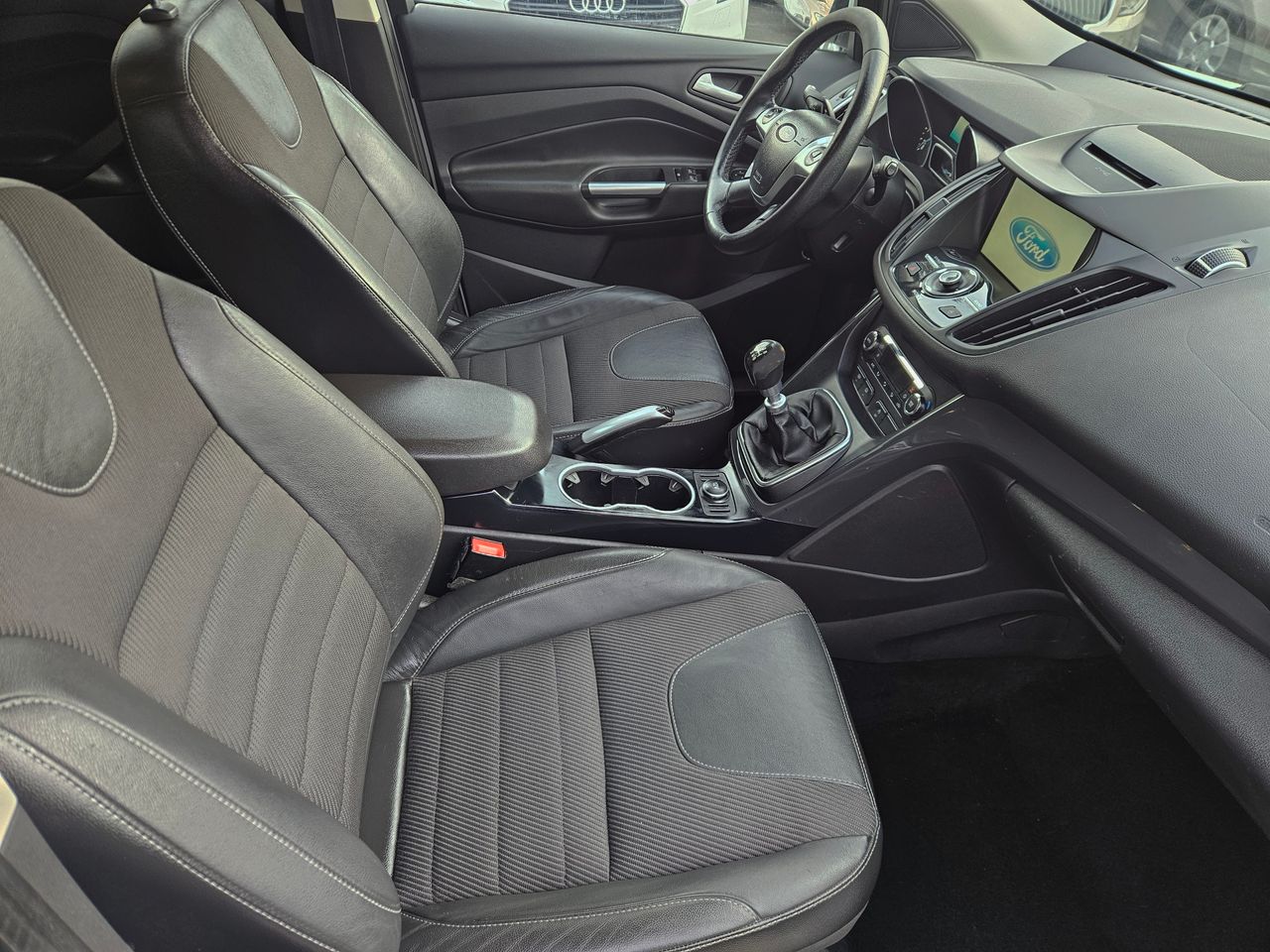 Notranja slika - Ford Kuga - 4x2 2,0 TDCi Titanium - 6