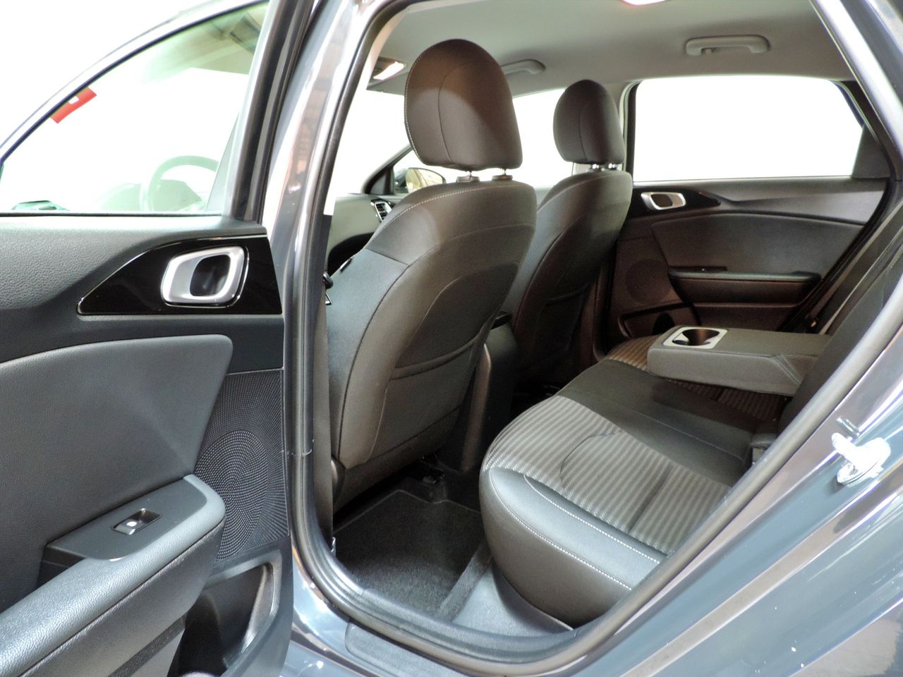 Zunanja slika - KIA Ceed - 1,6 CRDi MHEV  DCT - 10