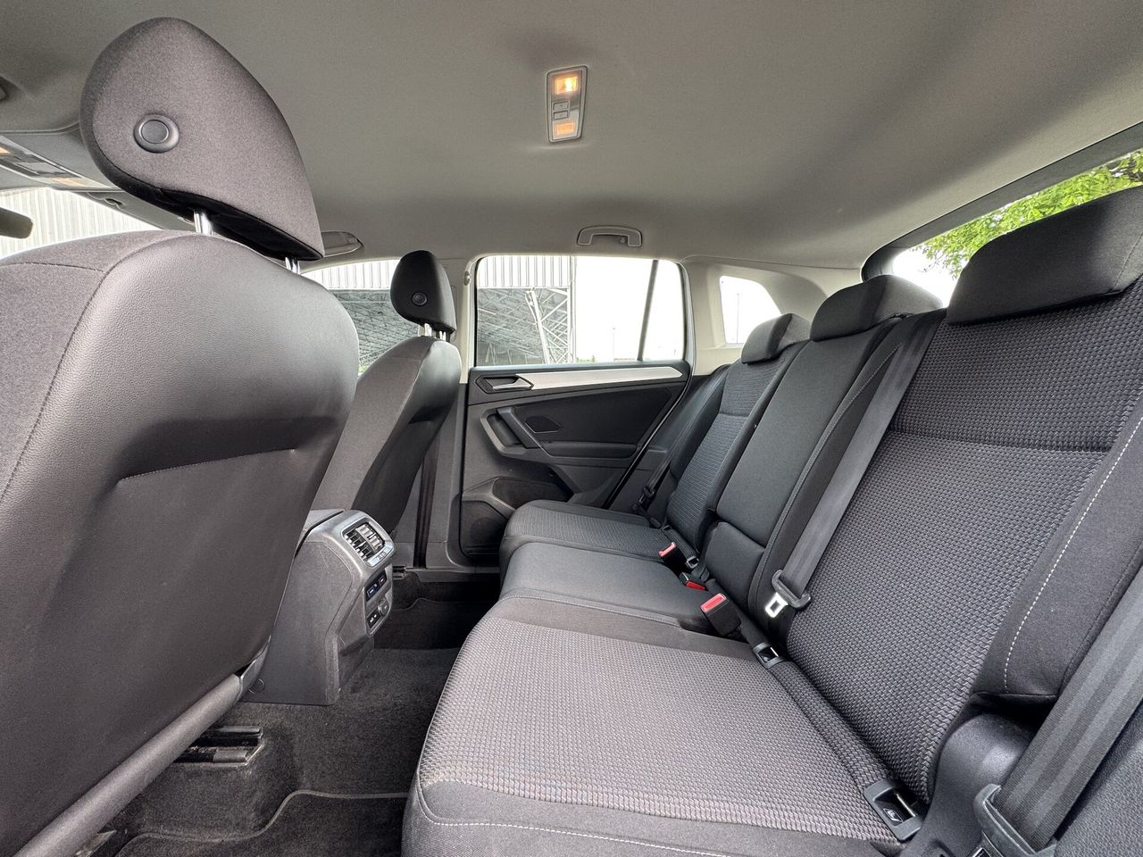 Zunanja slika - VW Tiguan - 2.0 TDI BMT ComfortlineED 115KM OPR. VELIKI SERVIS - 9