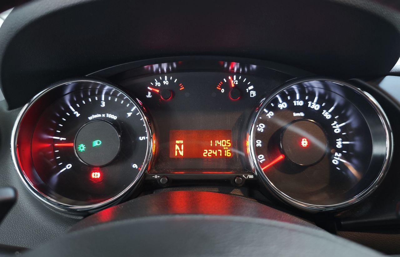 Zunanja slika - Peugeot 3008 - 1.6 e-HDi 115 Stop Start robot.r. PDC TEMP NAVI - 12