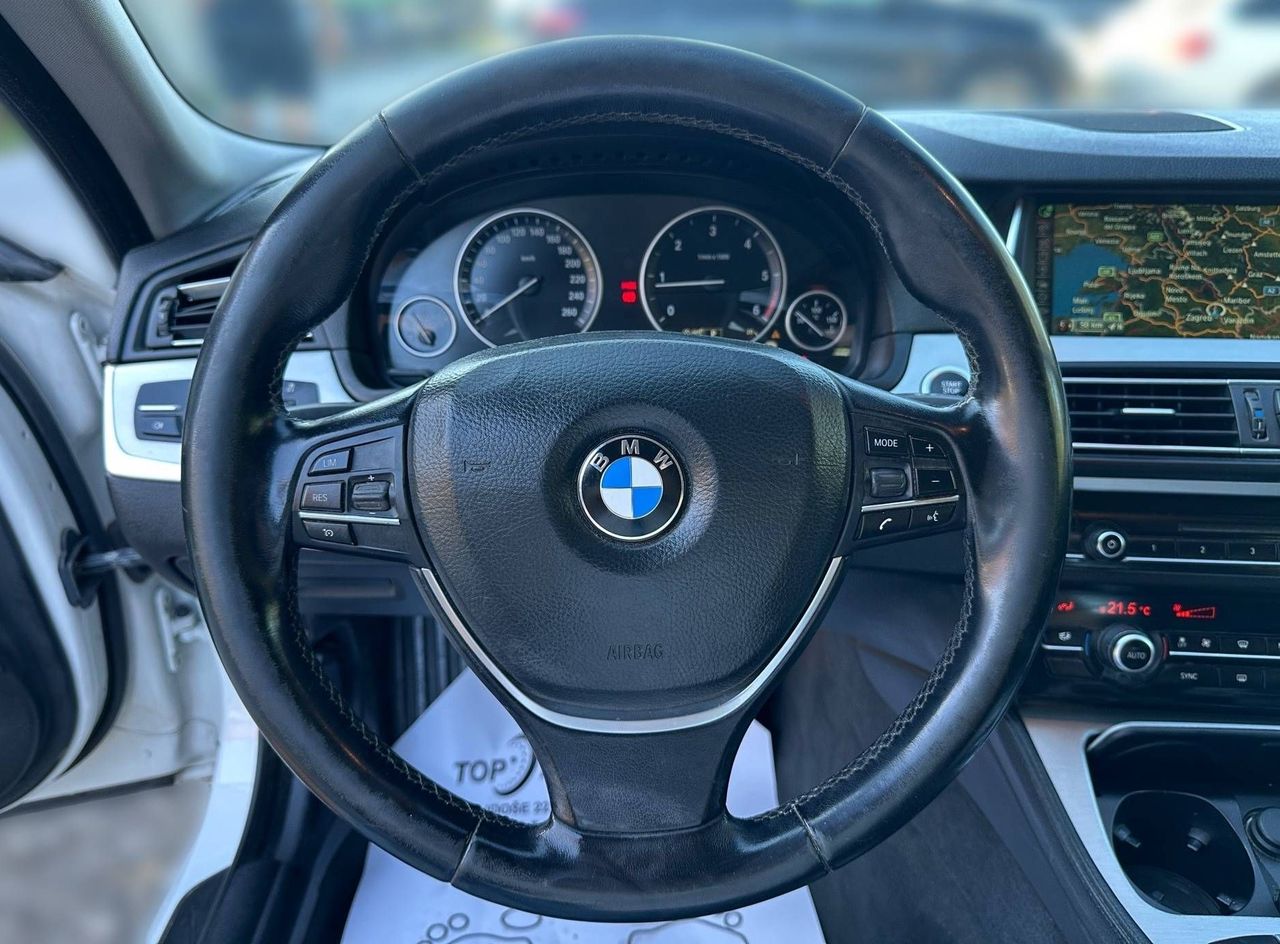 Zunanja slika - BMW Serija 5 - Touring: 520d LED NAVI TEMP HI-FI USNJE PDC FACELIFT TOP - 15