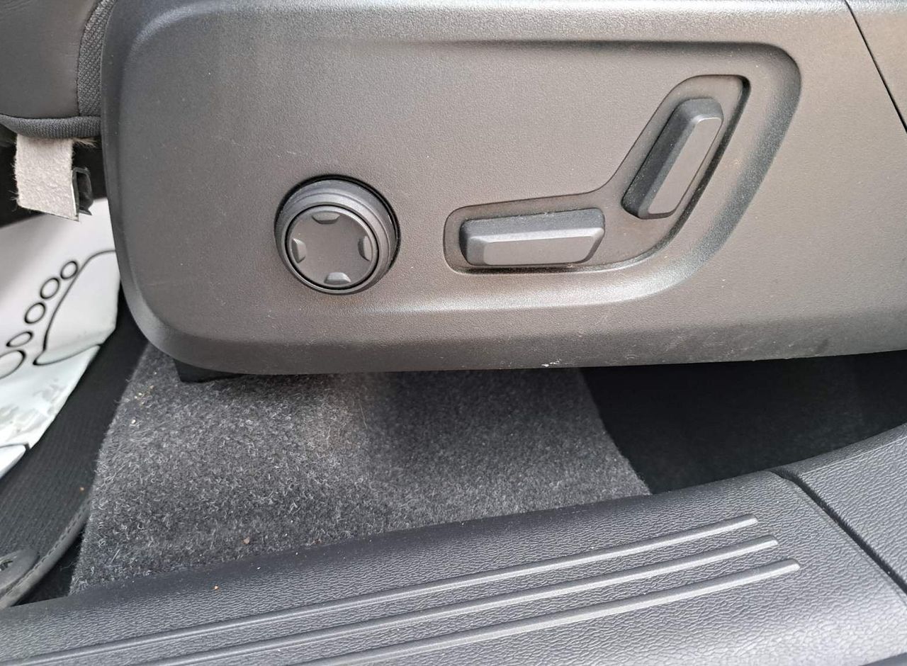 Zunanja slika - Volvo XC40 - T3 AUT R-Design Z ENOLETNIM JAMSTVOM - 15