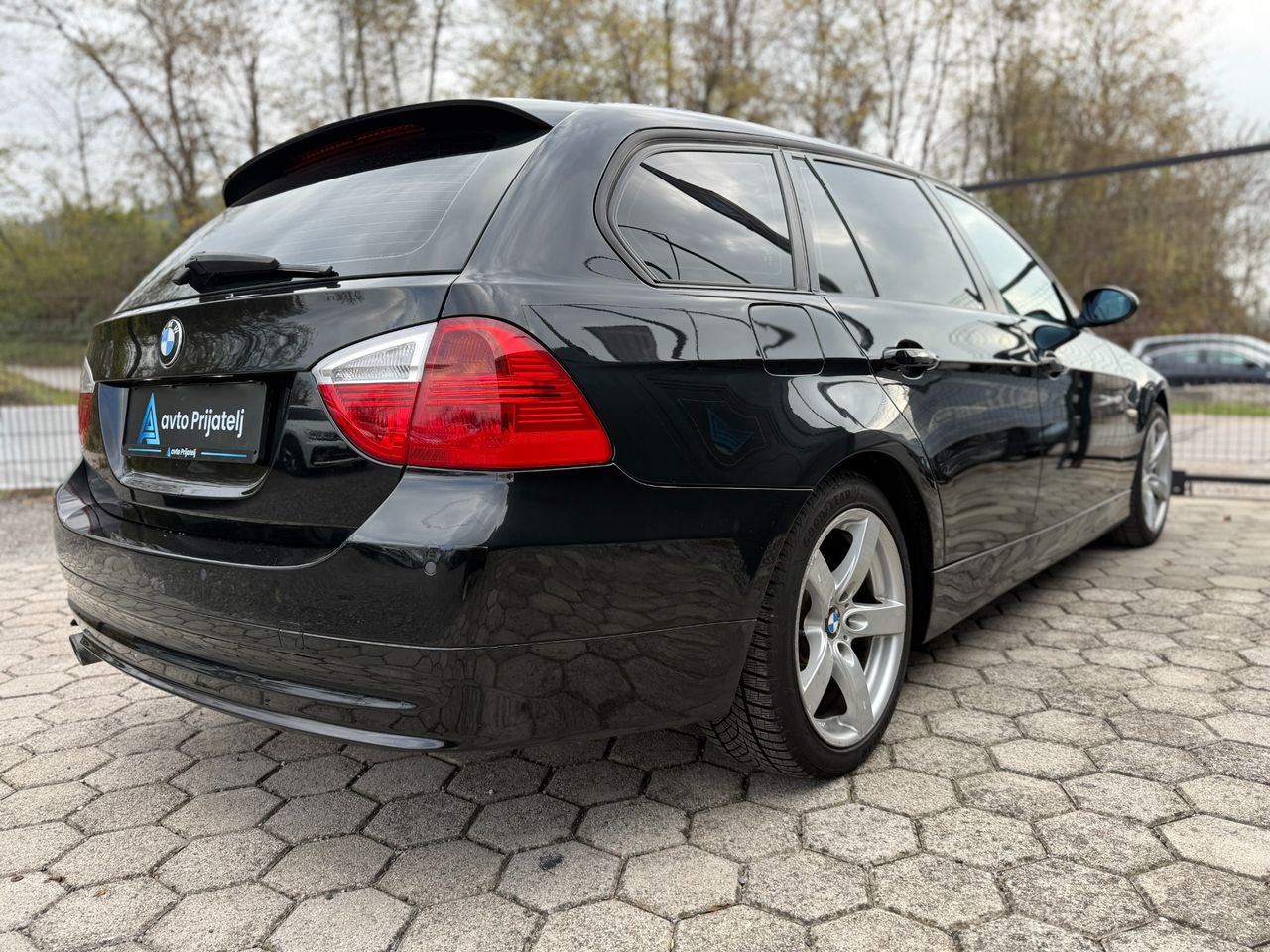 Zunanja slika - BMW Serija 1 - 320d | Usnje | Navi | TOP OHRANJEN - 7