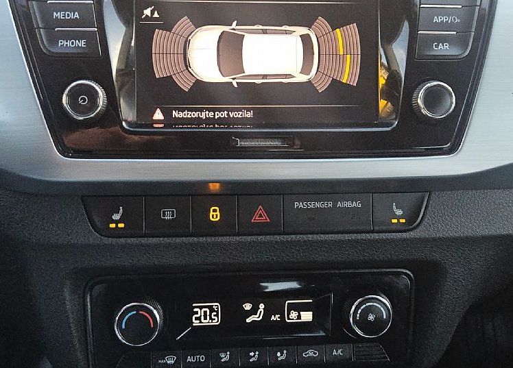 Zunanja slika - Škoda Fabia - 1.0 75ks °LED° °OGR.SEDEŽI° °2x PARK.SENZORJI° - 11