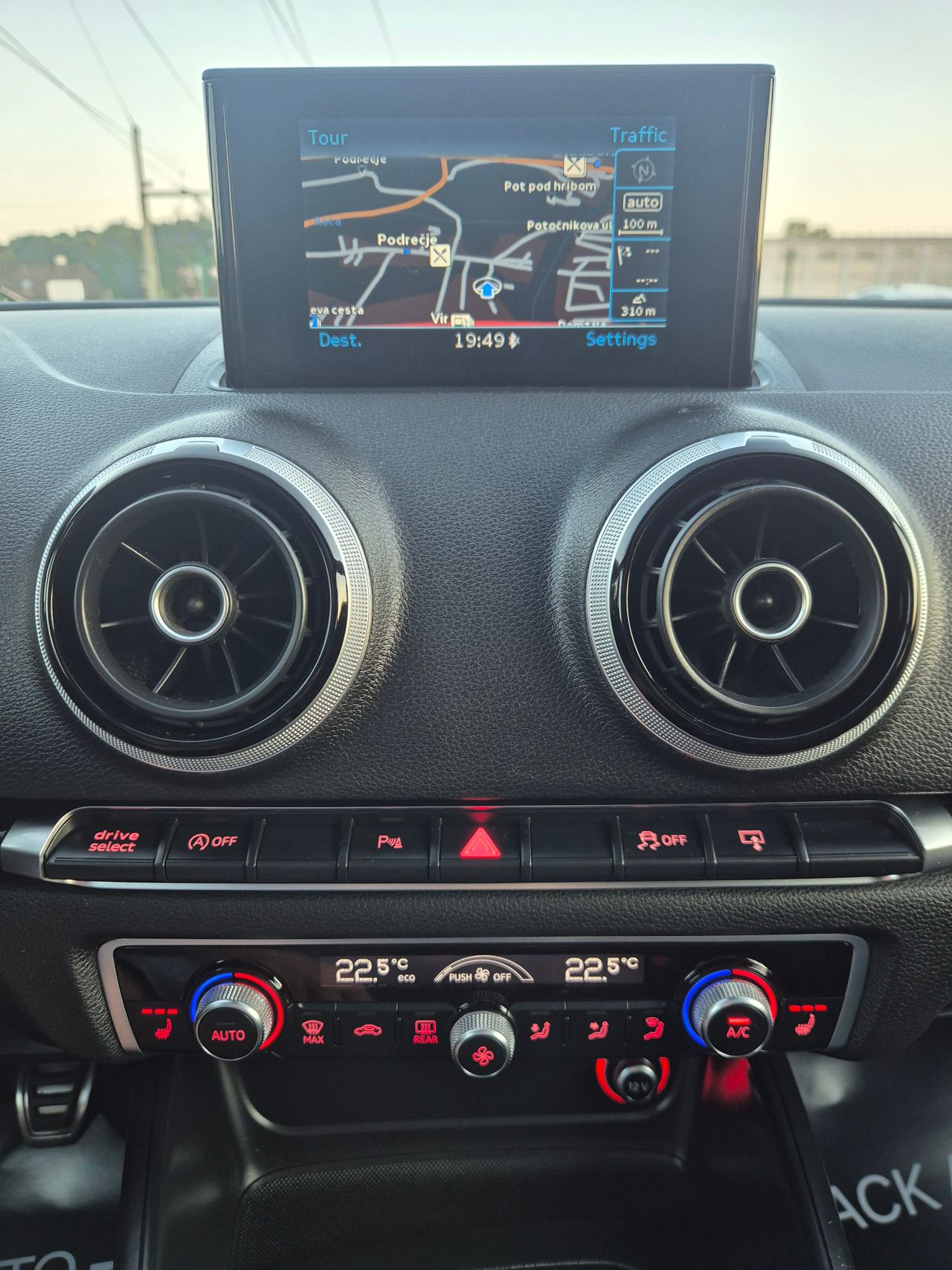 Notranja slika - Audi - A3 Sportback 1,6 TDI clean diesel Ambition - 10